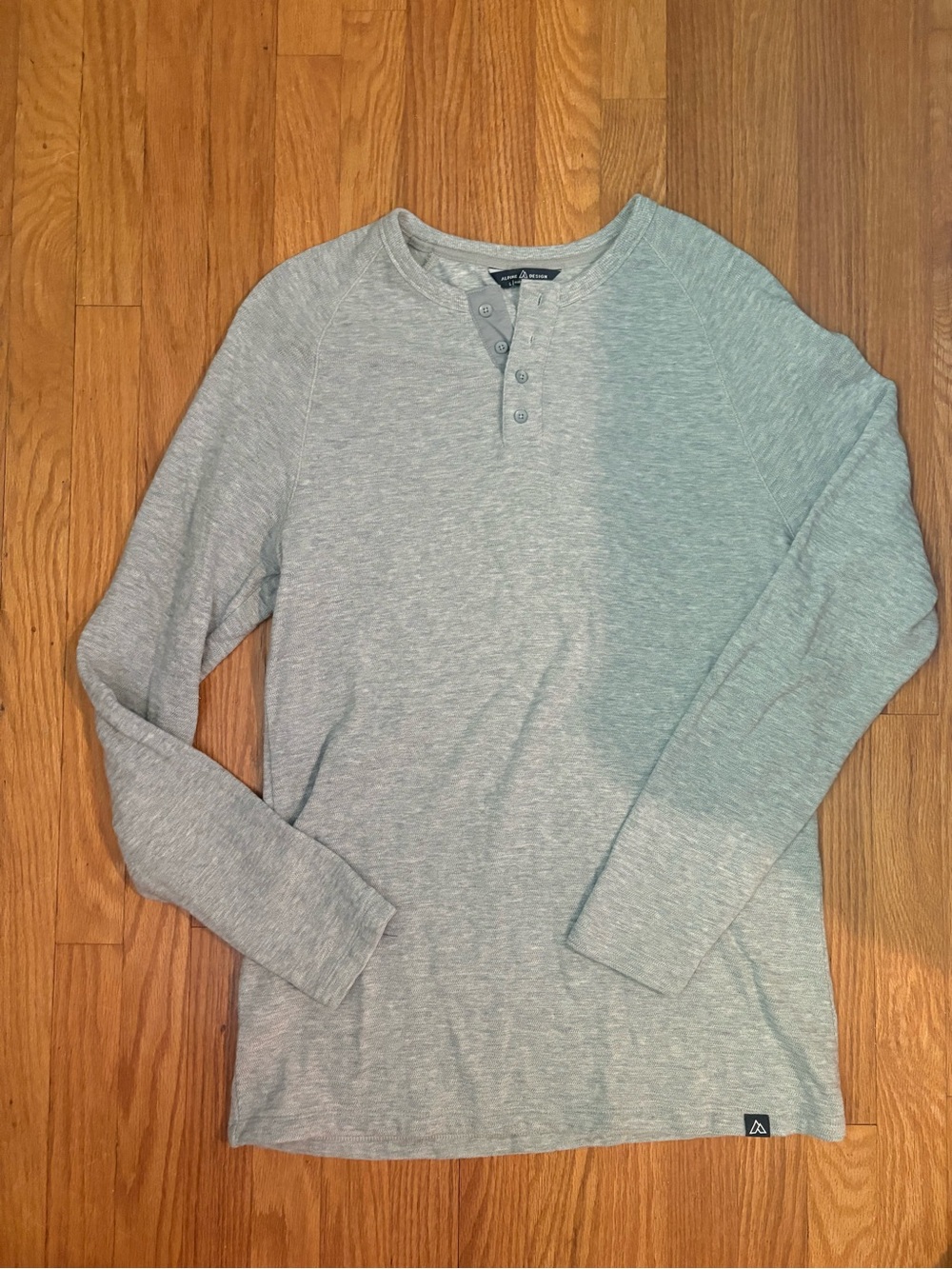 NWOT Alpine Design Men's Long-Sleeve Henley in Heather Gray